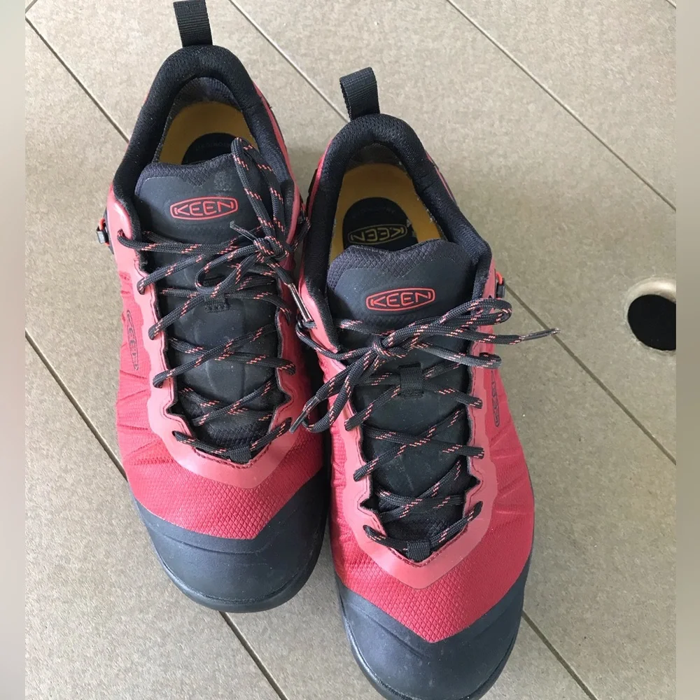 Keen Low Top Hikers - Picture 2 of 7